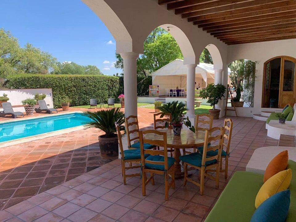 La Casona De Los Colibries El Pueblito  Esterno foto